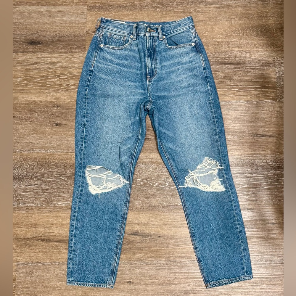 NWOT American Eagle Mom Jeans